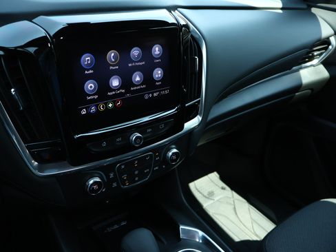 Used 2023 Chevrolet Traverse LT FWD image 18