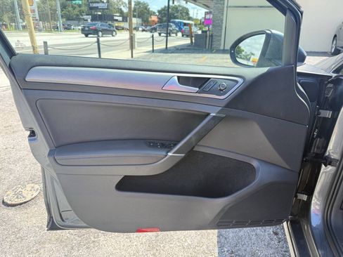 Used 2016 Volkswagen Golf Limited Edition FWD image 11