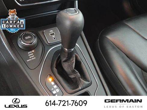 Used 2019 Jeep Cherokee Latitude Plus w/ Cold Weather Group AWD/4WD image 28