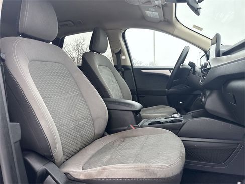 Used 2020 Ford Escape SE image 25