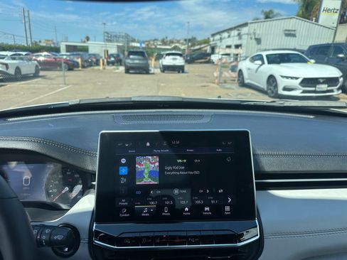 Used 2025 Jeep Compass Limited image 18