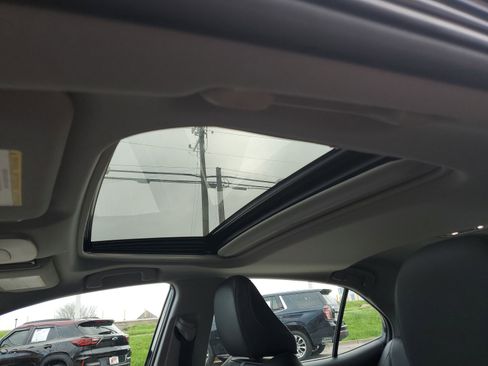 Used 2023 Toyota Camry SE w/ Cold Weather Package image 17