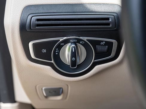 Used 2022 Mercedes-Benz GLC 300 4MATIC image 21