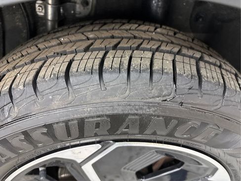 Used 2023 Kia Niro EX image 32