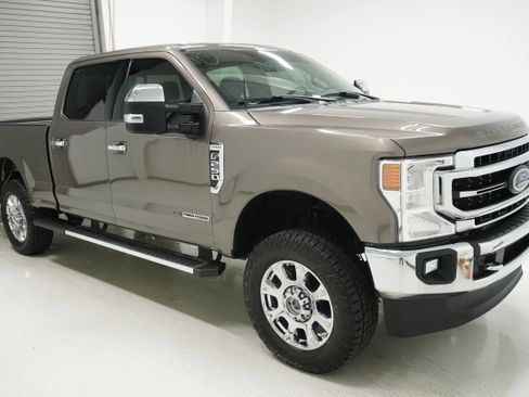 Used 2022 Ford F250 Lariat w/ Chrome Package image 3