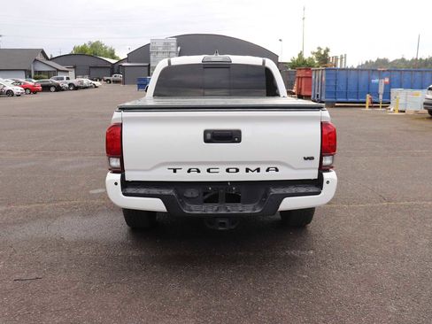 Used 2019 Toyota Tacoma TRD Sport w/ Technology Package AWD/4WD image 6