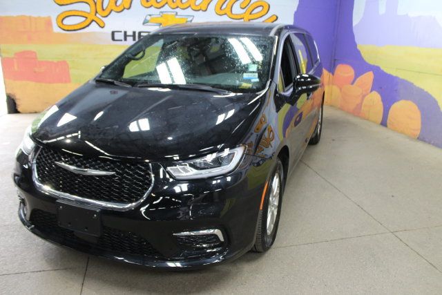 Used 2026 Chrysler Pacifica Select FWD image 4