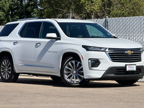 Used 2023 Chevrolet Traverse Premier AWD/4WD image 2