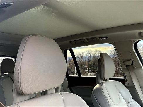Used 2021 Volvo XC90 T6 Momentum w/ Protection Package Premier image 20