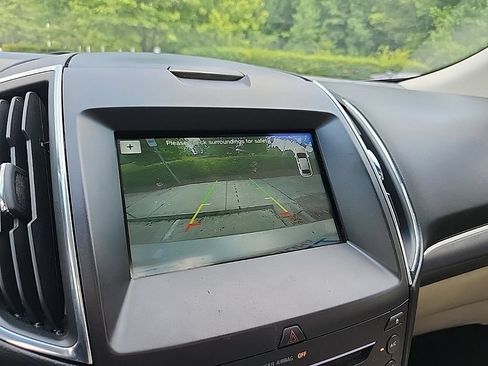 Used 2017 Ford Edge Titanium w/ Equipment Group 301A FWD image 11