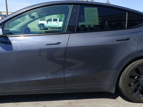 Used 2022 Tesla Model Y Performance AWD/4WD image 5