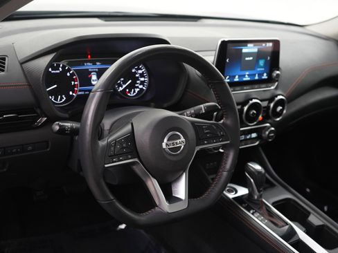 Used 2022 Nissan Sentra SR w/ SR Premium Package image 18