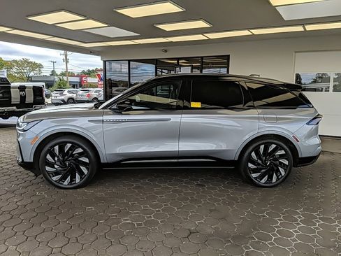 Certified 2024 Lincoln Nautilus Reserve w/ Equipment Group 202A image 8