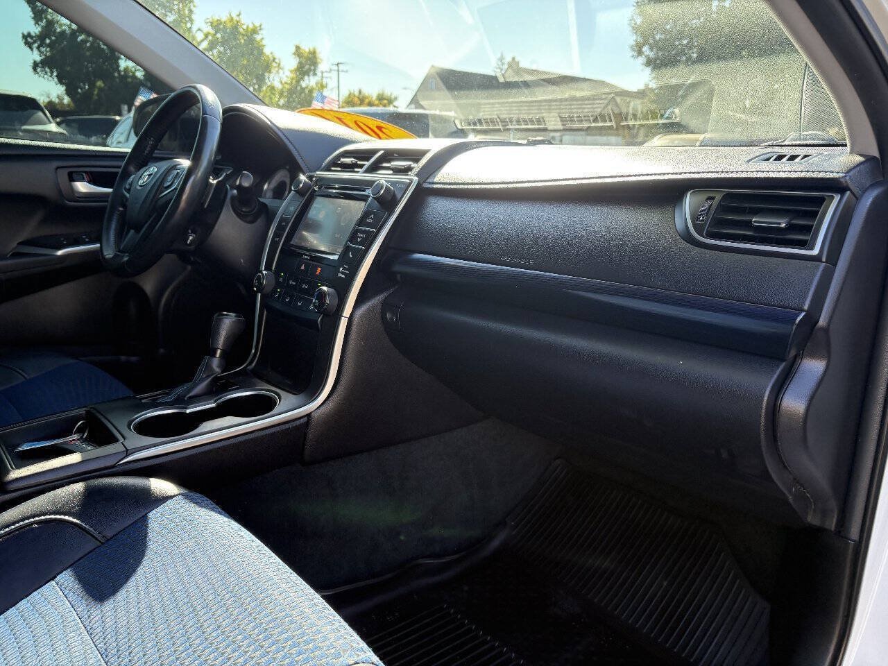 Used 2016 Toyota Camry SE FWD image 22