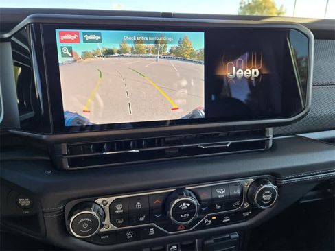 New 2025 Jeep Gladiator Rubicon image 19