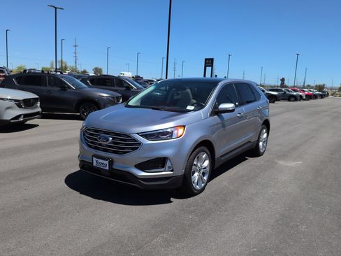 Used 2020 Ford Edge Titanium w/ Equipment Group 301A AWD/4WD image 3