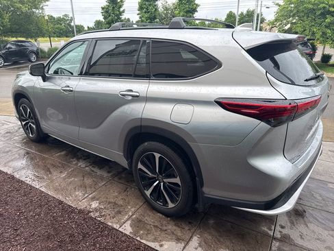Used 2021 Toyota Highlander XSE AWD/4WD image 6