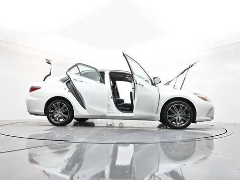 Used 2016 Toyota Camry SE image 42