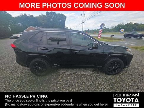 Used 2022 Toyota RAV4 SE w/ SE Grade Weather Package AWD/4WD image 4