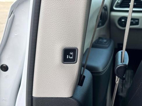 Certified 2024 Chrysler Pacifica Touring-L image 14