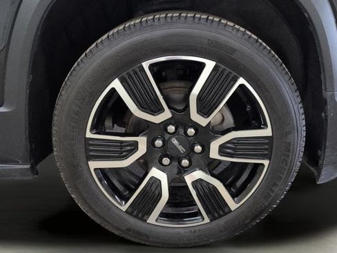 Used 2019 GMC Acadia SLT w/ LPO, Black Accent Package AWD/4WD image 32