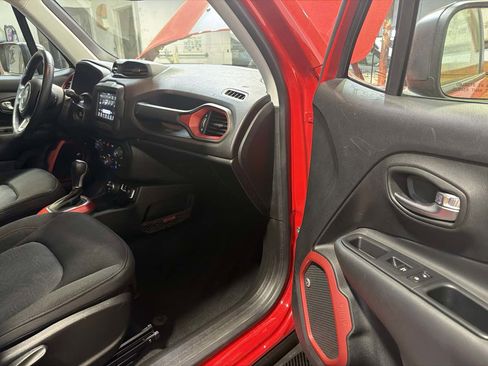 Used 2018 Jeep Renegade Trailhawk image 27