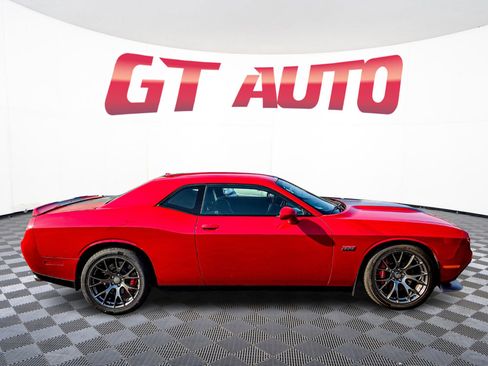 Used 2015 Dodge Challenger SRT w/ Technology Group image 8