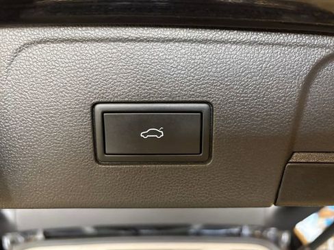 Used 2024 Volkswagen Atlas SEL Premium R-Line image 28