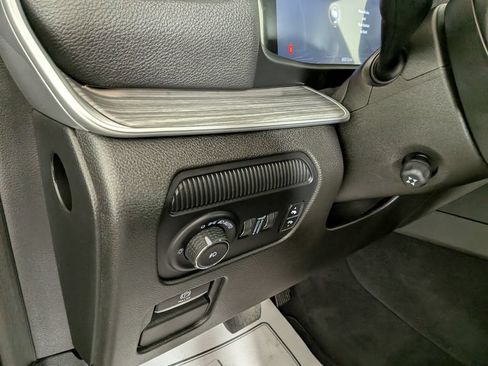 Certified 2023 Jeep Wagoneer L Series II AWD/4WD image 21