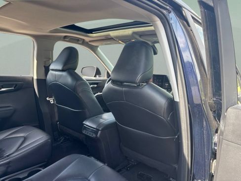 Used 2023 Toyota Highlander XLE FWD image 23