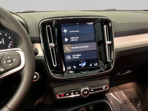Used 2019 Volvo XC40 T5 Momentum AWD/4WD image 9