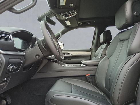 New 2026 Jeep Grand Wagoneer w/ Premium Group I image 9