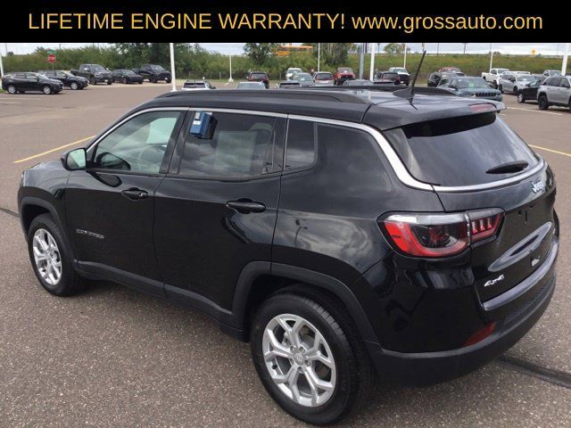 Used 2024 Jeep Compass Latitude AWD/4WD image 6