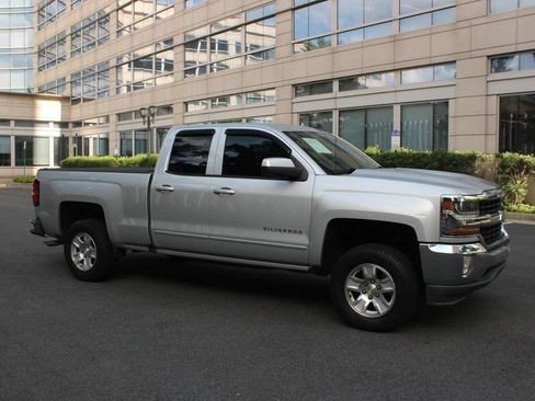 Used 2017 Chevrolet Silverado 1500 LT w/ All Star Edition RWD image 2
