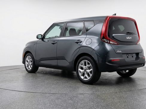 Used 2025 Kia Soul LX w/ LX Technology Package FWD image 5