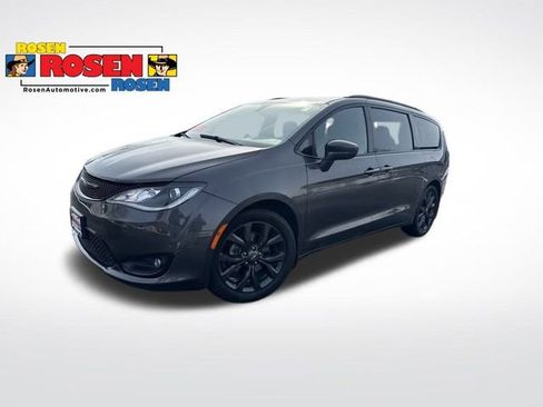 Used 2018 Chrysler Pacifica Touring-L w/ Premium Audio Group image 1