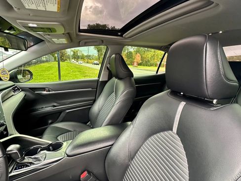 Used 2018 Toyota Camry SE image 19