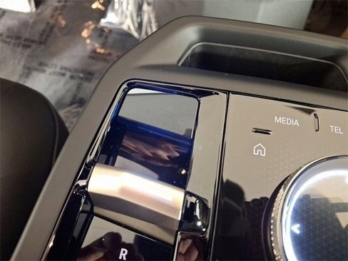Used 2025 BMW iX xDrive50 image 15