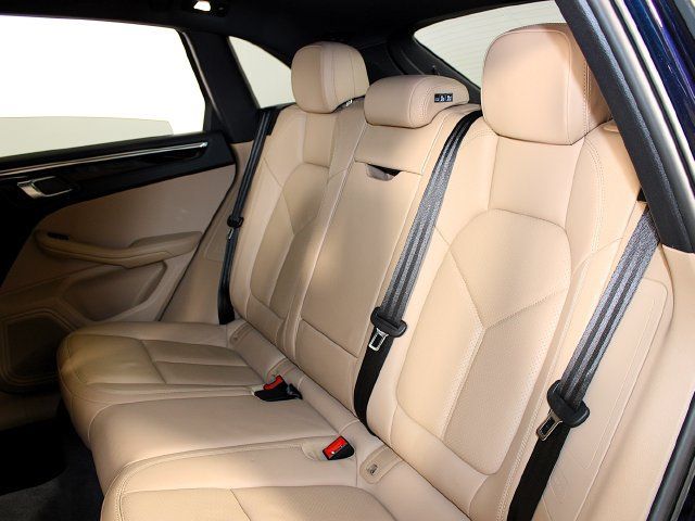 Certified 2023 Porsche Macan AWD/4WD image 22