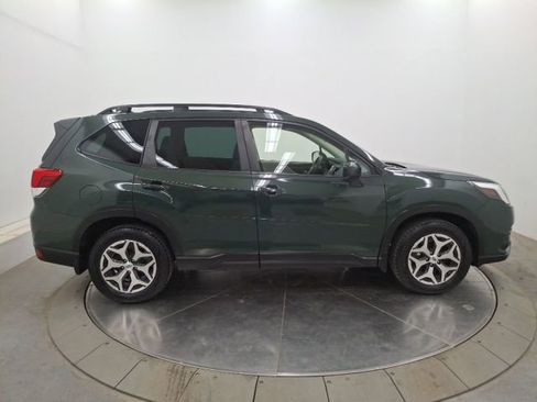 Used 2023 Subaru Forester Premium image 8