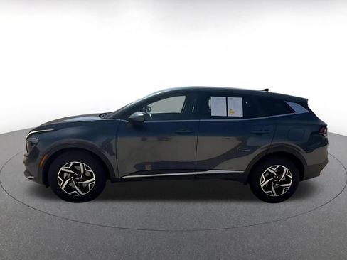 Used 2025 Kia Sportage LX FWD image 9