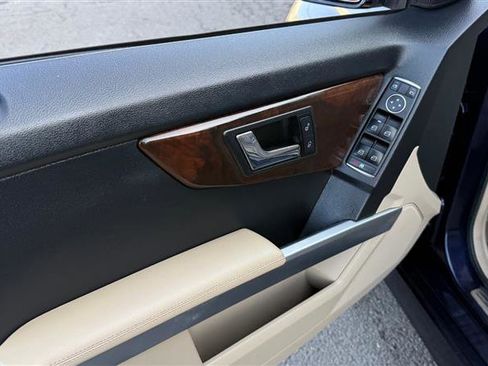 Used 2011 Mercedes-Benz GLK 350 4MATIC image 23