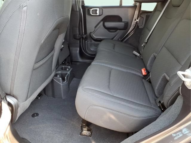 Used 2022 Jeep Wrangler Unlimited Sport AWD/4WD image 17