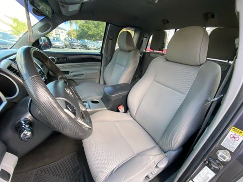 Used 2015 Toyota Tacoma PreRunner image 30