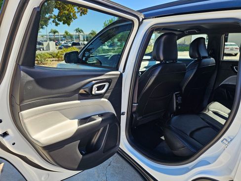 Used 2025 Jeep Compass Limited image 18