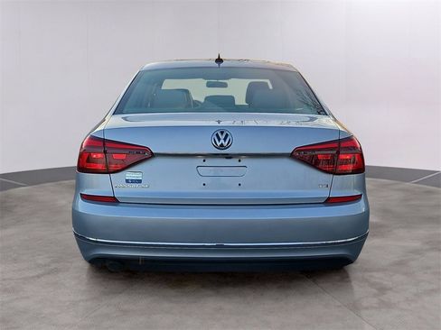 Used 2018 Volkswagen Passat 2.0T SE image 5