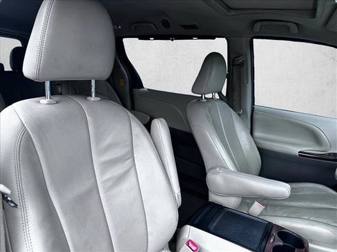 Used 2014 Toyota Sienna XLE FWD image 14