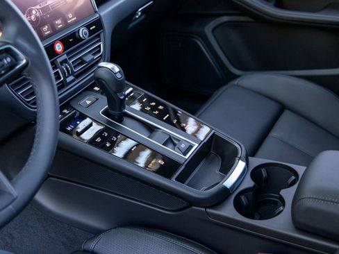 New 2026 Porsche Macan AWD/4WD image 38