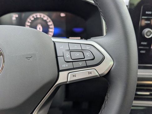 New 2026 Volkswagen Taos SE image 16