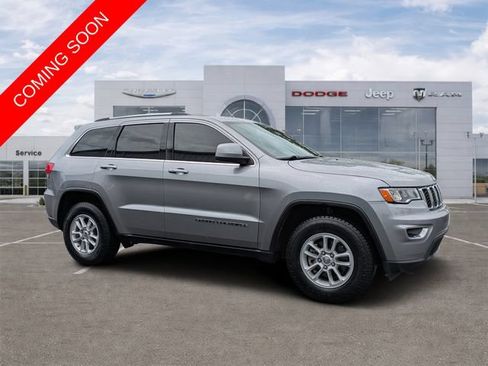 Certified 2018 Jeep Grand Cherokee Laredo RWD image 1